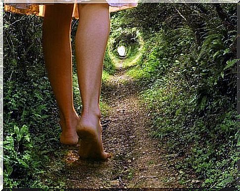 Legs-of-a-woman-who-walks-on-a-dirt-path