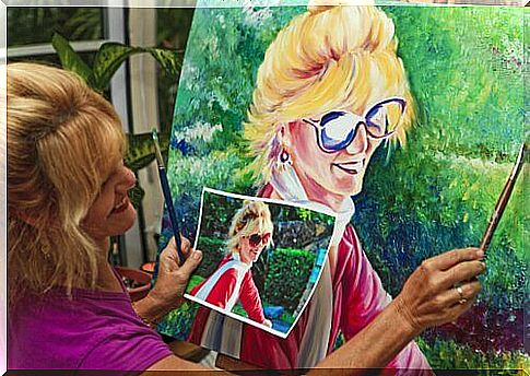 woman painting a happy picture