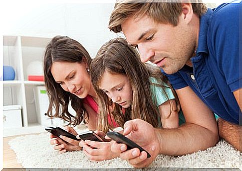 technology-can-disrupt-family-relationships